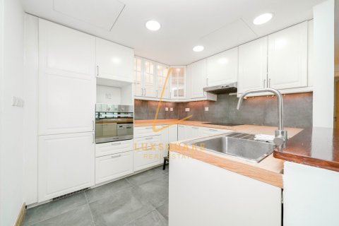 Снять в аренду квартиру в Golf Towers, The Views, Дубай: 2 спальни, 132м², № 83291 - фото 3