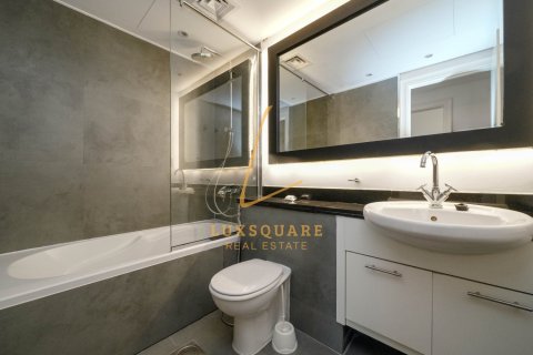 Снять в аренду квартиру в Golf Towers, The Views, Дубай: 2 спальни, 132м², № 83291 - фото 21