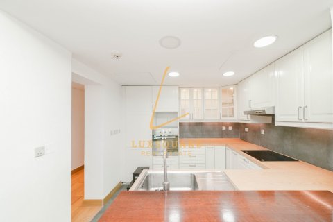 Снять в аренду квартиру в Golf Towers, The Views, Дубай: 2 спальни, 132м², № 83291 - фото 8