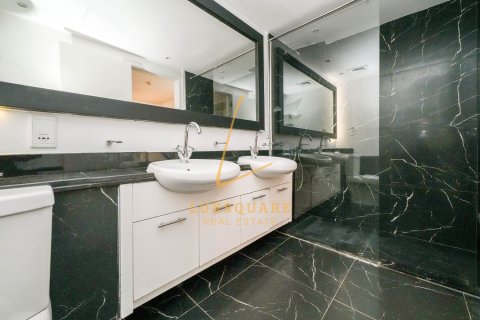 Снять в аренду квартиру в Golf Towers, The Views, Дубай: 2 спальни, 132м², № 83291 - фото 20