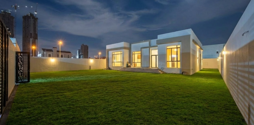 Villa in Al Barsha, Dubai 4 bedrooms, 929 sq.m. № 76112