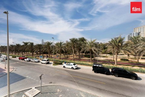 Купить виллу в Дубае: 4 спальни, 288м², № 76113 - фото 24