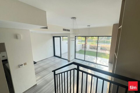 Снять в аренду таунхаус в Дубае: 3 спальни, 150.2м², № 70641 - фото 2