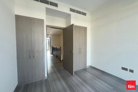 Снять в аренду таунхаус в Дубае: 3 спальни, 150.2м², № 70641 - фото 1