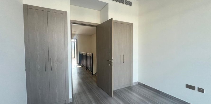 Таунхаус в Дубае, 3 спальни, 150.2м², № 70641