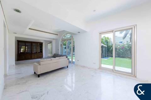 Villa à Victory Heights, Dubai Sports City, Dubai, 5 chambres, 401 m², № 75952 - photo 2