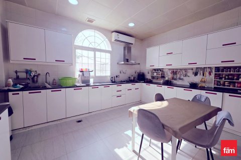 Villa in Al Barsha, Dubai 6 bedrooms, 910.4 sq.m. № 85934 - photo 18