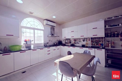 Villa in Al Barsha, Dubai 6 bedrooms, 910.4 sq.m. № 85934 - photo 16