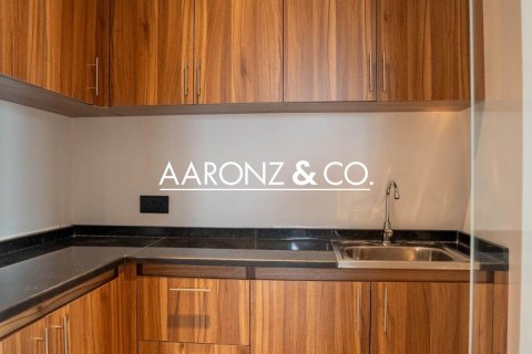 Снять в аренду офис в Бизнес-Бэе, Дубай: 111м², № 99782 - фото 2