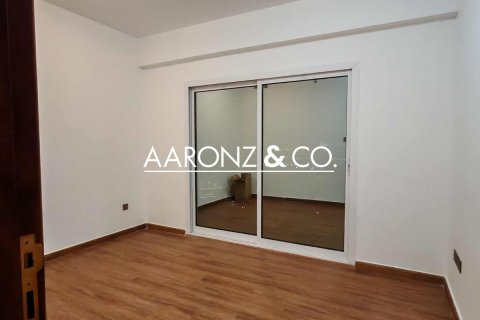 Apartment in Jumeirah Lake Towers, Dubai 3 bedrooms, 106 sq.m. № 99780