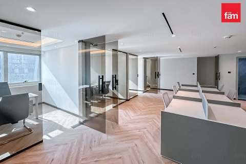 Bureau à Dubai, 153.4 m², № 77069 - photo 2