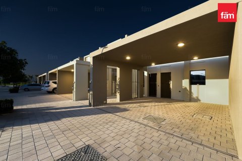 Снять в аренду виллу в Дубае: 3 спальни, 164.5м², № 77070 - фото 2