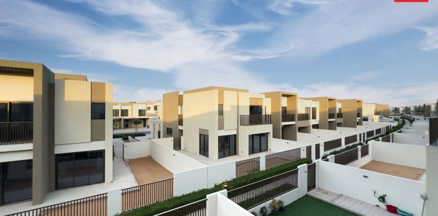 Вилла в Дубае, 3 спальни, 164.5м², № 77070