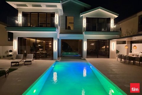 Вилла в Дубае, 5 спален, 735.1м², № 96456