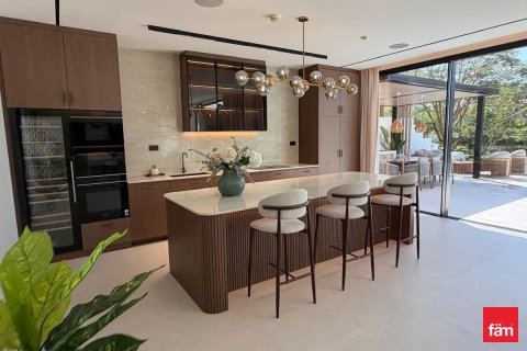 Купить виллу в Дубае: 5 спален, 735.1м², № 96456 - фото 9