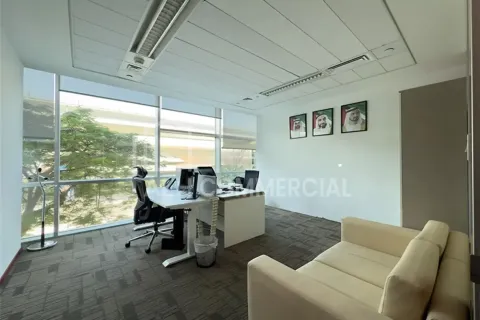 Купить офис в Sheikh Zayed Road, Дубай: 1 комната, 557м², № 93284 - фото 2
