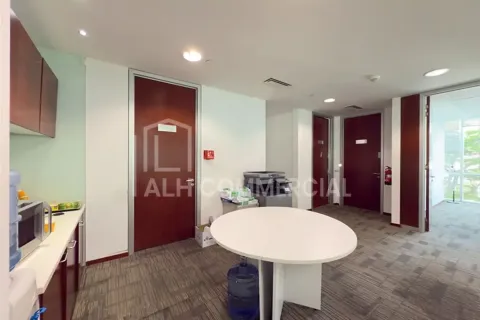 Купить офис в Sheikh Zayed Road, Дубай: 1 комната, 557м², № 93284 - фото 11