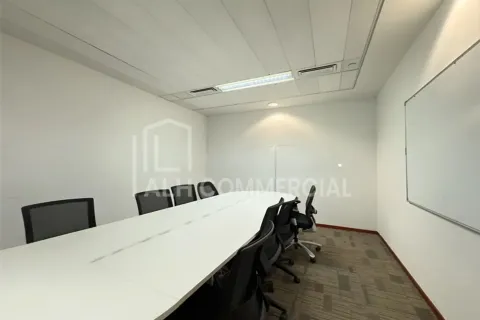 Купить офис в Sheikh Zayed Road, Дубай: 1 комната, 557м², № 93284 - фото 3