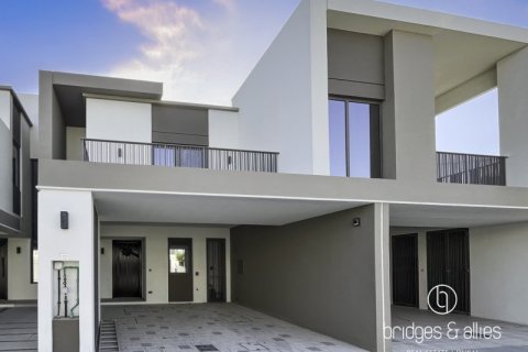 Villa en Dubai, 3 dormitorios, 140.5 m², № 77185 - foto 1