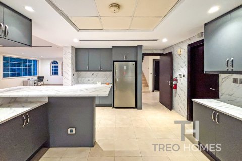 Villa in Legacy, Jumeirah Park, Dubai 4 bedrooms, 403 sq.m. № 13487 - photo 9