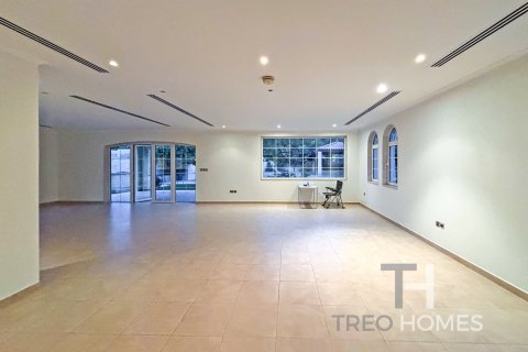 Villa in Legacy, Jumeirah Park, Dubai 4 bedrooms, 403 sq.m. № 13487 - photo 11