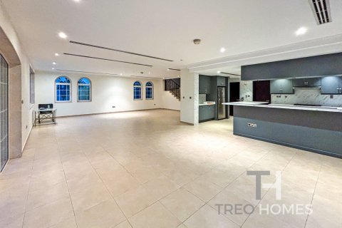 Villa in Legacy, Jumeirah Park, Dubai 4 bedrooms, 403 sq.m. № 13487 - photo 6