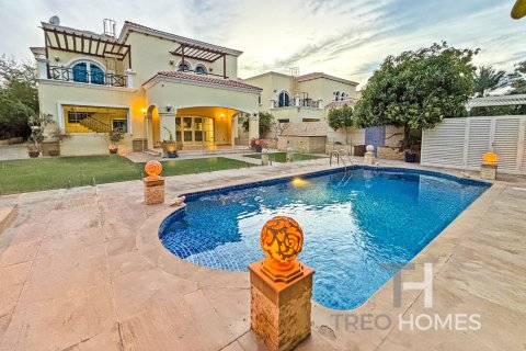 Villa in Legacy, Jumeirah Park, Dubai 4 bedrooms, 403 sq.m. № 13487 - photo 1