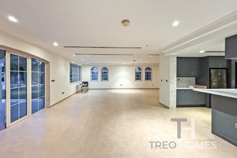 Villa in Legacy, Jumeirah Park, Dubai 4 bedrooms, 403 sq.m. № 13487 - photo 13