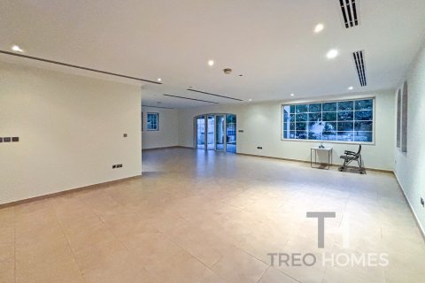 Villa in Legacy, Jumeirah Park, Dubai 4 bedrooms, 403 sq.m. № 13487 - photo 12