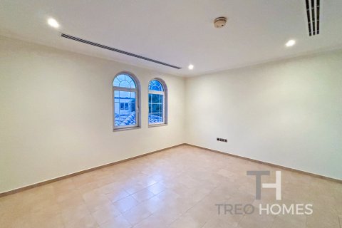 Villa in Legacy, Jumeirah Park, Dubai 4 bedrooms, 403 sq.m. № 13487 - photo 21