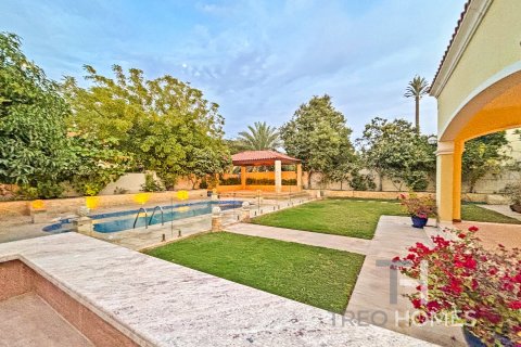 Villa in Legacy, Jumeirah Park, Dubai 4 bedrooms, 403 sq.m. № 13487 - photo 3