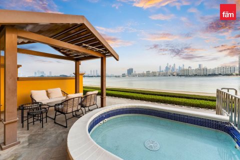 Villa en Palm Jumeirah, Dubai, 4 dormitorios, 656.1 m², № 16491 - foto 2
