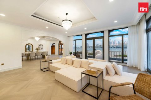 Villa en Palm Jumeirah, Dubai, 4 dormitorios, 656.1 m², № 16491 - foto 1