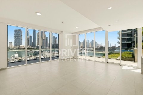 Apartment in EMAAR Beachfront, Dubai Harbour, Dubai 3 bedrooms, 204.94 sq.m. № 136020