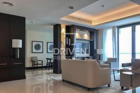 Apartment in Downtown Dubai (Downtown Burj Dubai), Dubai 2 bedrooms, 176.7 sq.m. № 136032 - photo 2