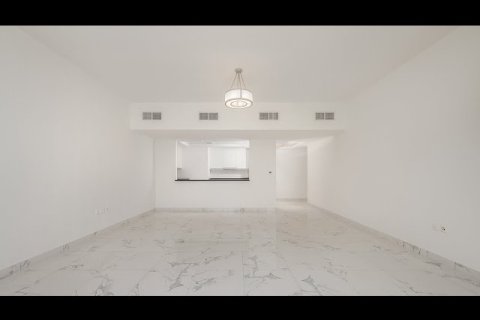 Apartment in Business Bay, Dubai 3 bedrooms, 184 sq.m. № 24001 - photo 2