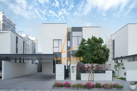 فيلا في Murooj Al Furjan, Al Furjan, دبي 4 غرف نوم, 570 م² رقم 111554
