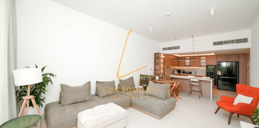 Apartment in Uptown Motor City, Motor City, Dubai 2 bedrooms, 204 sq.m. № 111548
