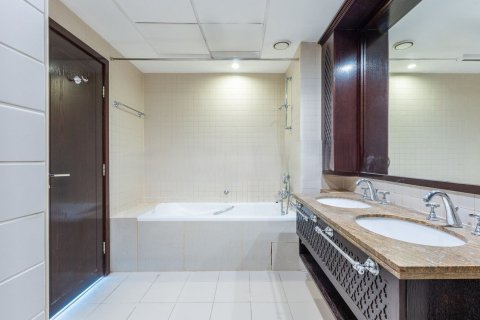 Apartment in Downtown Dubai (Downtown Burj Dubai), Dubai 2 bedrooms, 151 sq.m. № 97307 - photo 13