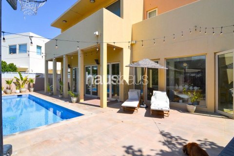 Villa in Arabian Ranches, Dubai 5 bedrooms, 450 sq.m. № 44230 - photo 1