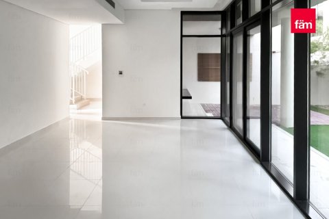 Adosado en Dubai, 3 dormitorios, 255.9 m², № 59715 - foto 1