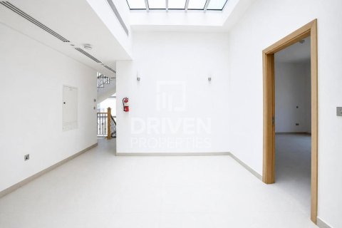 Villa en Jumeirah Park, Dubai, 3 dormitorios, 535.96 m², № 136909 - foto 7