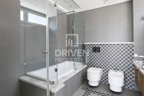 Villa en Jumeirah Park, Dubai, 3 dormitorios, 535.96 m², № 136909 - foto 17