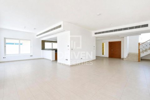 Villa en Jumeirah Park, Dubai, 3 dormitorios, 535.96 m², № 136909 - foto 2