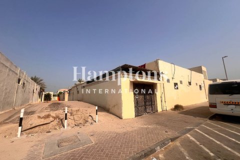 Land in Al Satwa, Dubai 597.64499900 sq.m. № 63386 - photo 4