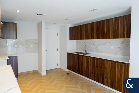 Купить виллу в The Lakes, Дубай: 3 спальни, 268м², № 78960 - фото 2