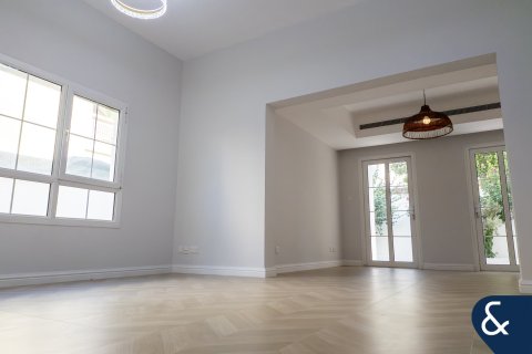 Купить виллу в The Lakes, Дубай: 3 спальни, 268м², № 78960 - фото 13