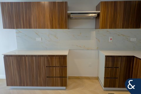 Купить виллу в The Lakes, Дубай: 3 спальни, 268м², № 78960 - фото 8