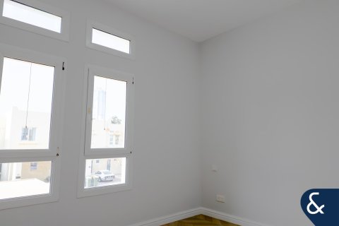 Купить виллу в The Lakes, Дубай: 3 спальни, 268м², № 78960 - фото 17