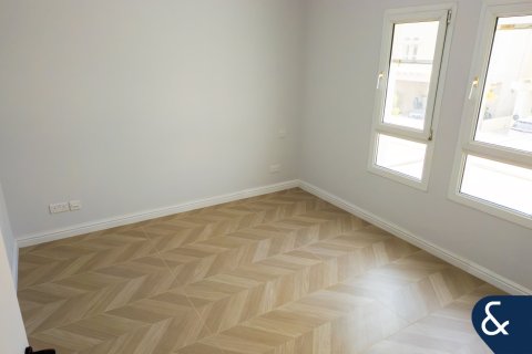 Купить виллу в The Lakes, Дубай: 3 спальни, 268м², № 78960 - фото 4